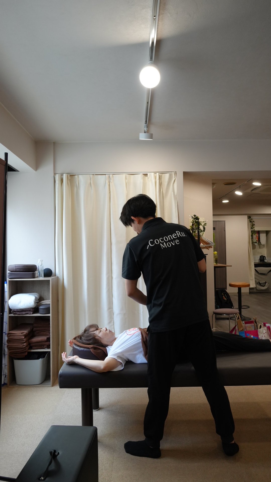 CoconeRu. Moveの明るいスタジオ